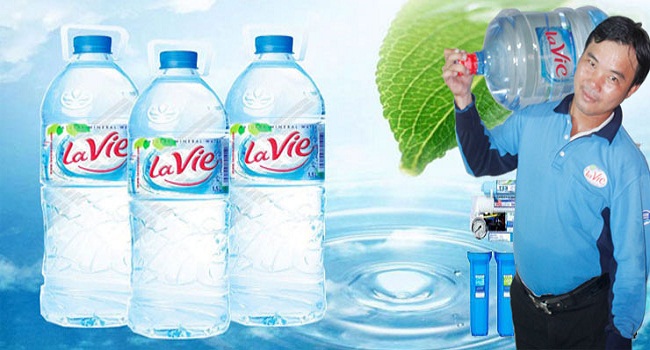 Giao nước suối Lavie tại Quận 2