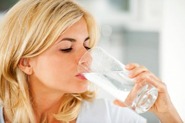 Uống nước nhiều để có cơ thể khỏe mạnh